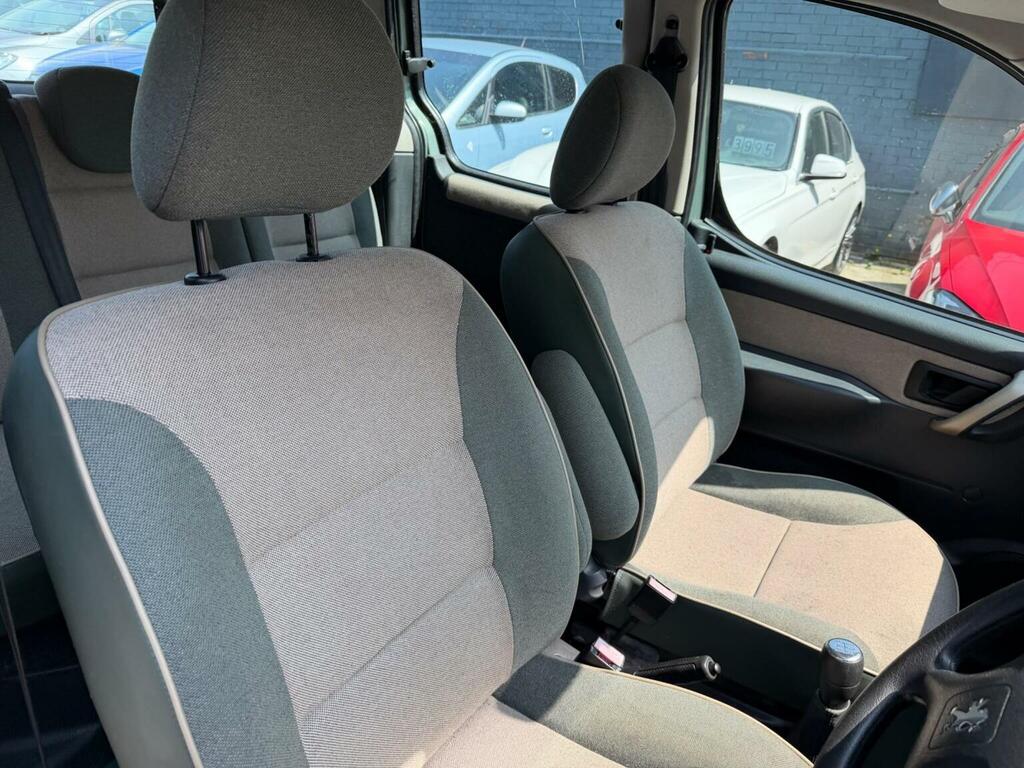 Peugeot Partner Hdi Combi Escapade Silver #25