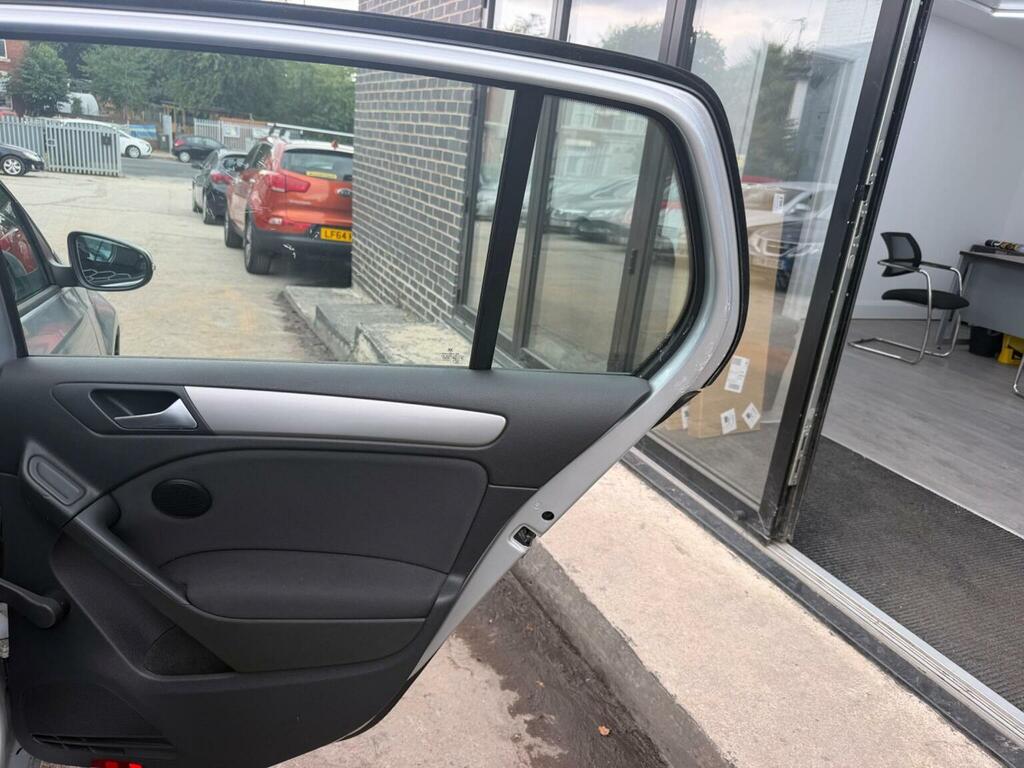 Volkswagen Golf 1.6 Se Tdi Bluemotion Technology 103 Bhp Black #19