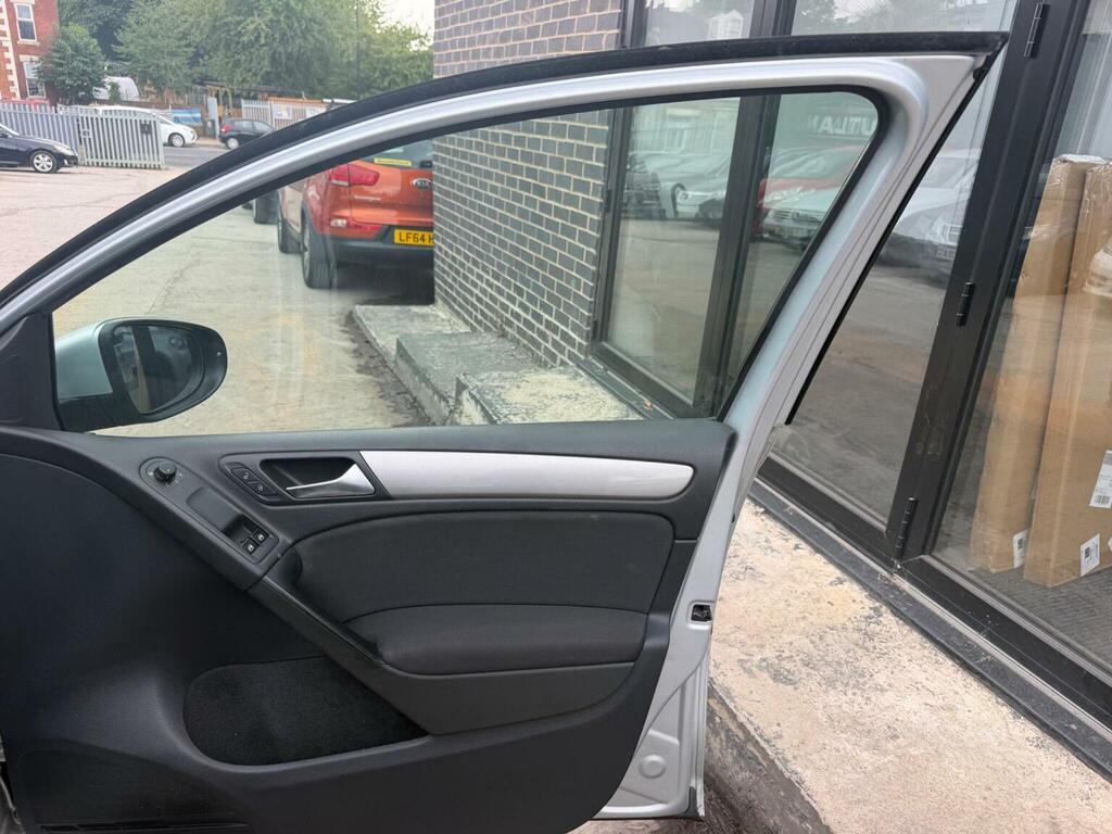 Volkswagen Golf 1.6 Se Tdi Bluemotion Technology 103 Bhp Black #9