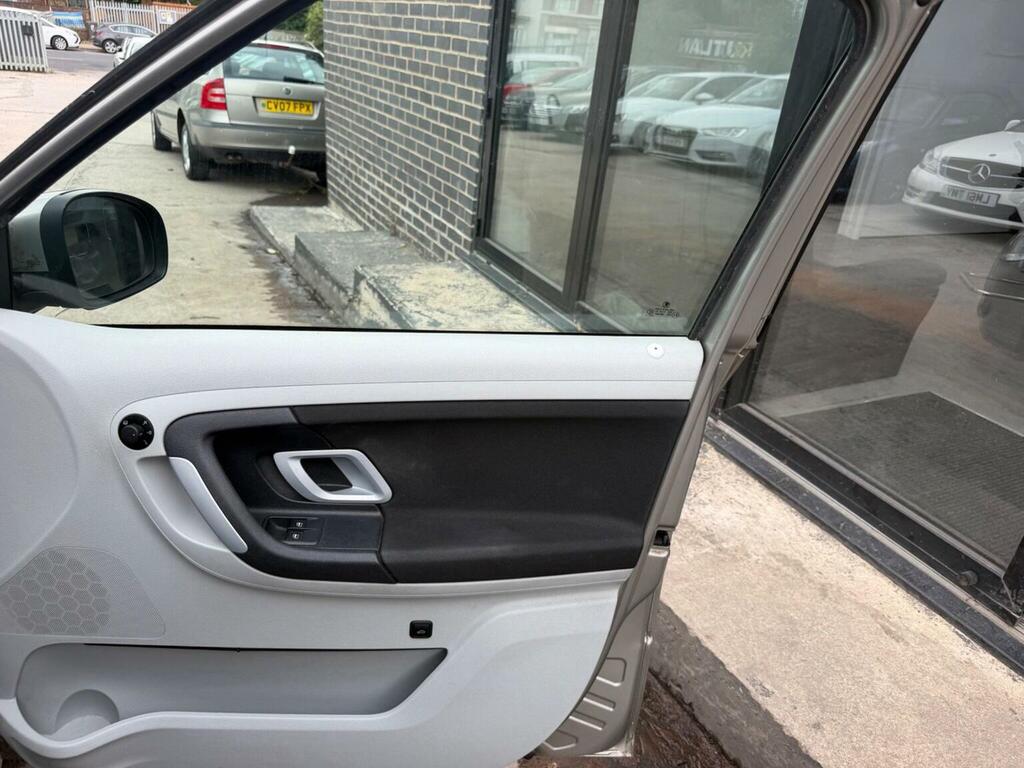 Skoda Fabia Estate Silver #9