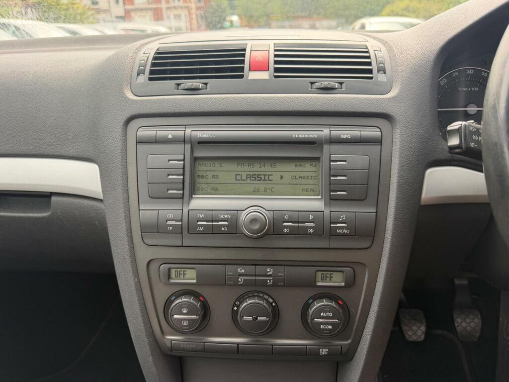 Skoda Octavia 1.6 Ambiente Fsi 114 Bhp Silver #31