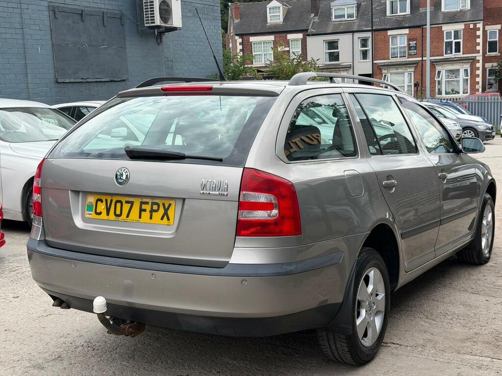 Skoda Octavia 1.6 Ambiente Fsi 114 Bhp Silver #4
