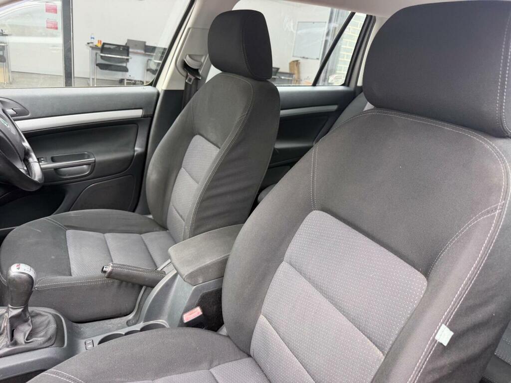 Skoda Octavia 1.6 Ambiente Fsi 114 Bhp Silver #15