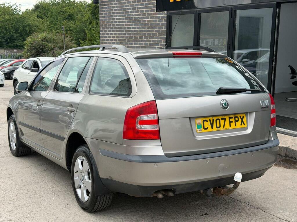 Skoda Octavia 1.6 Ambiente Fsi 114 Bhp Silver #6