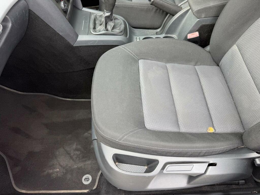 Skoda Octavia 1.6 Ambiente Fsi 114 Bhp Silver #16