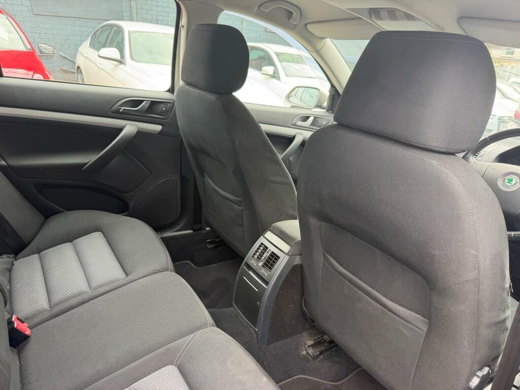 Skoda Octavia 1.6 Ambiente Fsi 114 Bhp Silver #19