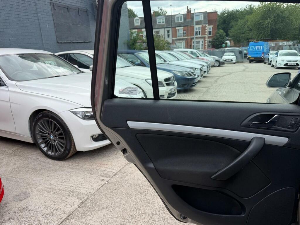 Skoda Octavia 1.6 Ambiente Fsi 114 Bhp Silver #23