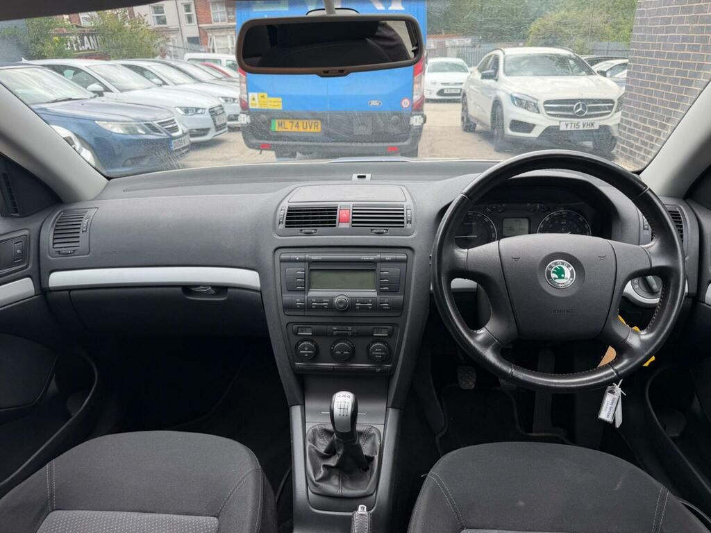 Skoda Octavia 1.6 Ambiente Fsi 114 Bhp Silver #22