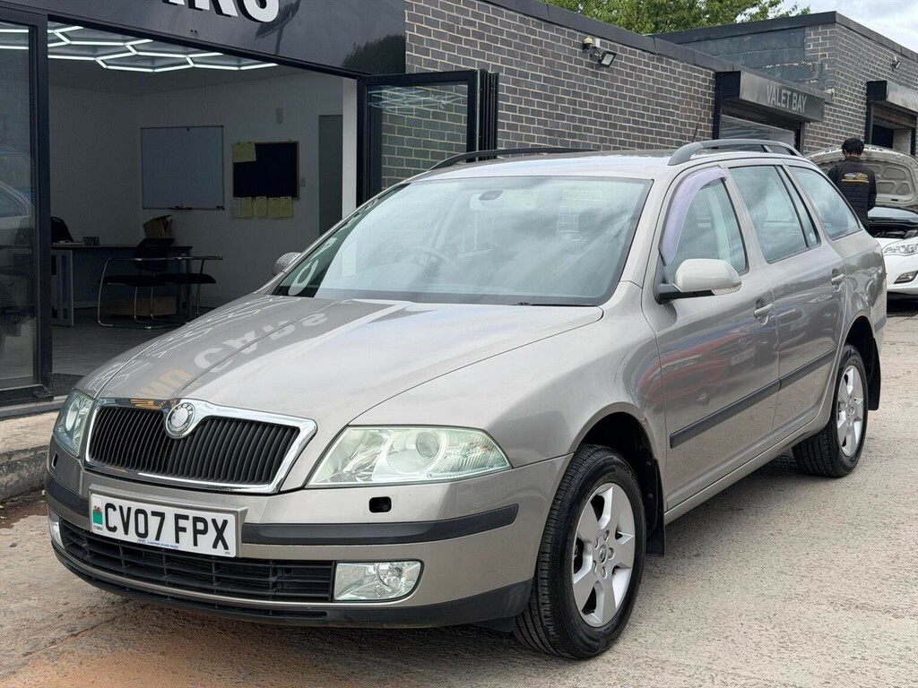 Skoda Octavia 1.6 Ambiente Fsi 114 Bhp Silver #1