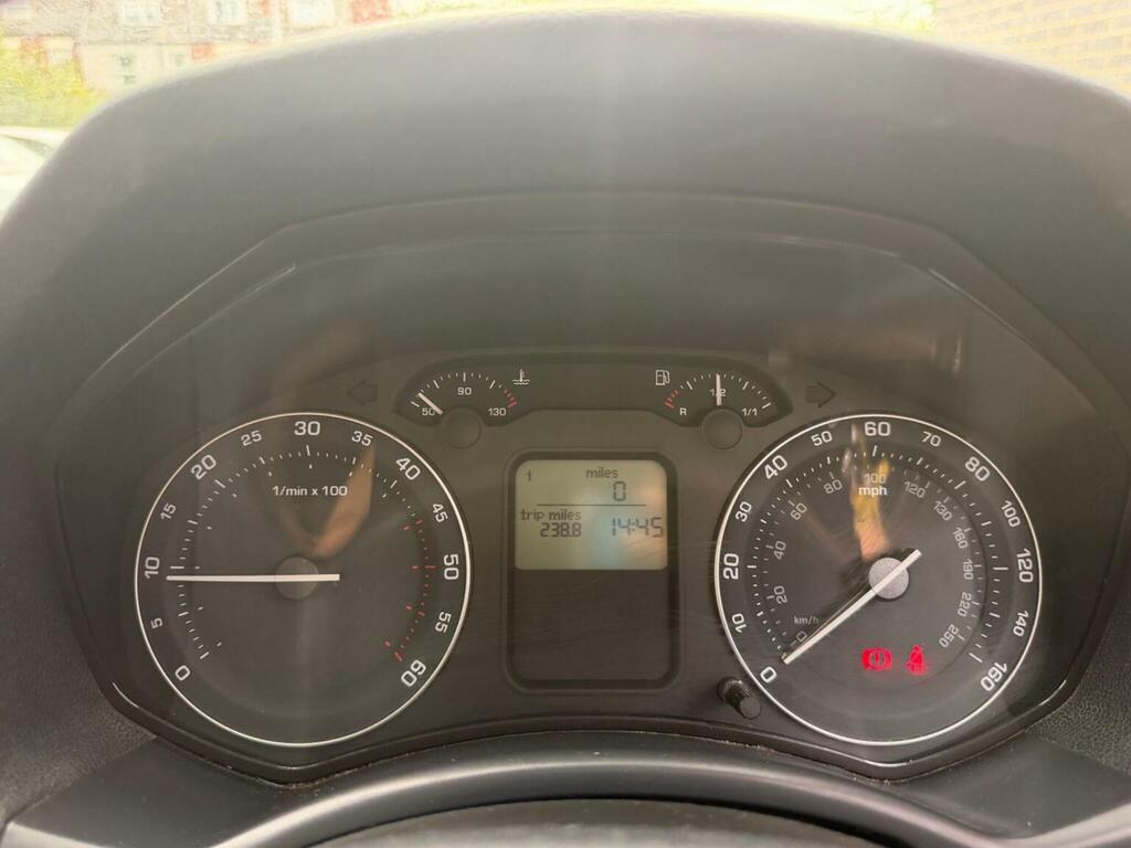 Skoda Octavia 1.6 Ambiente Fsi 114 Bhp Silver #29