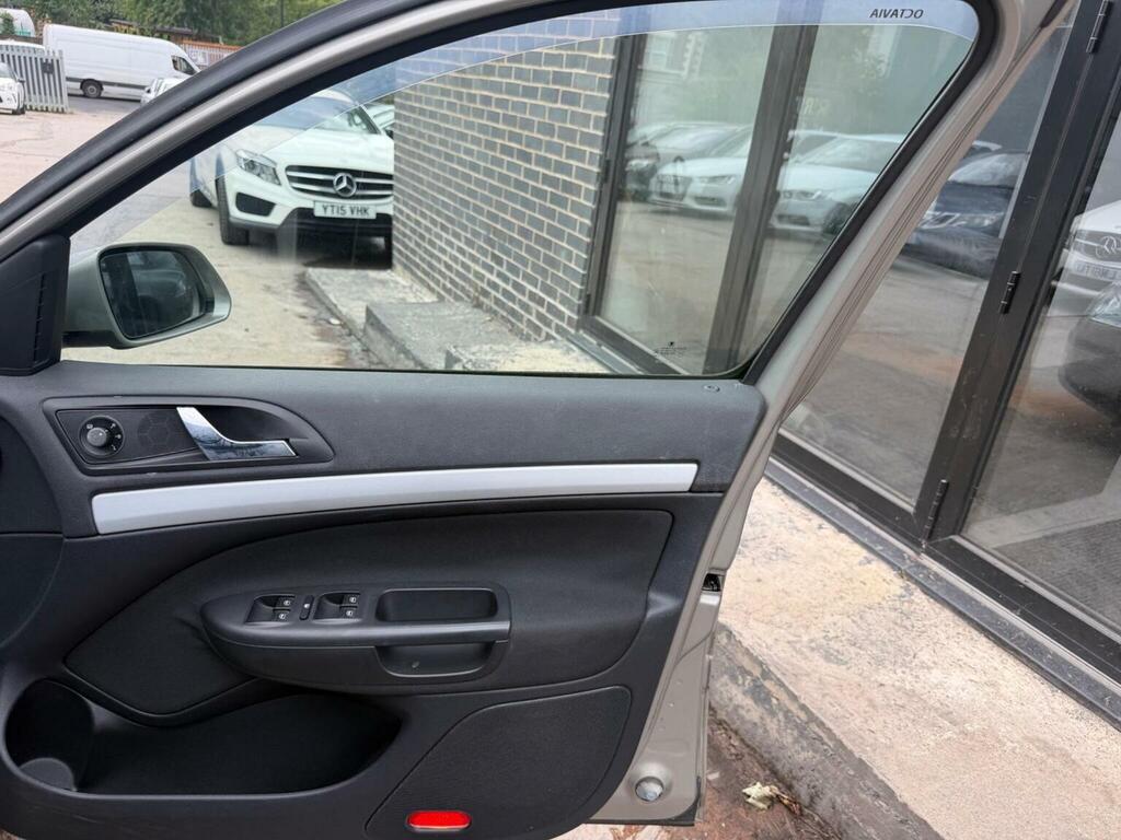 Skoda Octavia 1.6 Ambiente Fsi 114 Bhp Silver #8