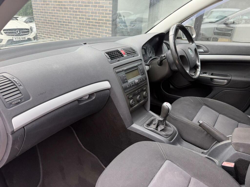 Skoda Octavia 1.6 Ambiente Fsi 114 Bhp Silver #14