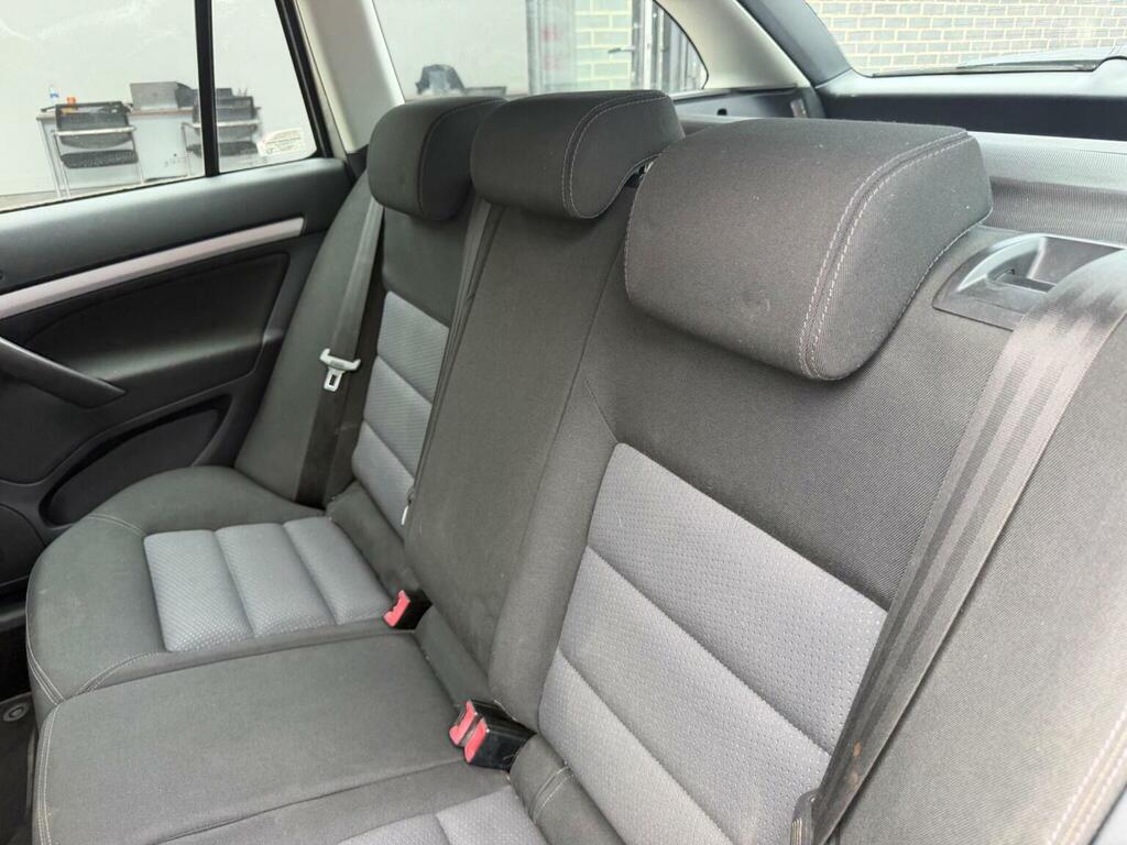 Skoda Octavia 1.6 Ambiente Fsi 114 Bhp Silver #26