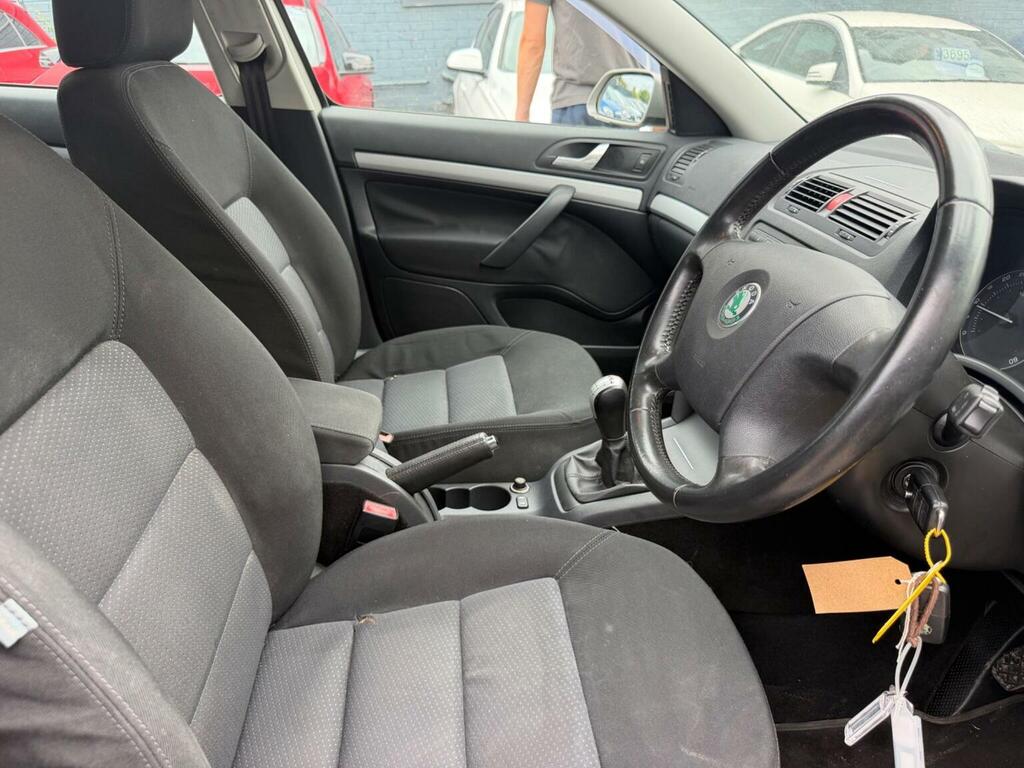 Skoda Octavia 1.6 Ambiente Fsi 114 Bhp Silver #9