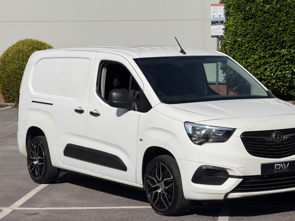Vauxhall Combo 1.5 Turbo D 2300 Sportive L2 H1 Euro 6 Ss White #3
