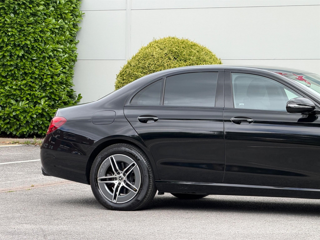 Mercedes-Benz E Class Estate 2.0 E300de 13.5Kwh Amg Line G-tronic Euro Black #40