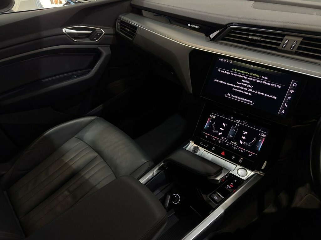 Audi E-tron E-tron 55 Quattro Blue #12