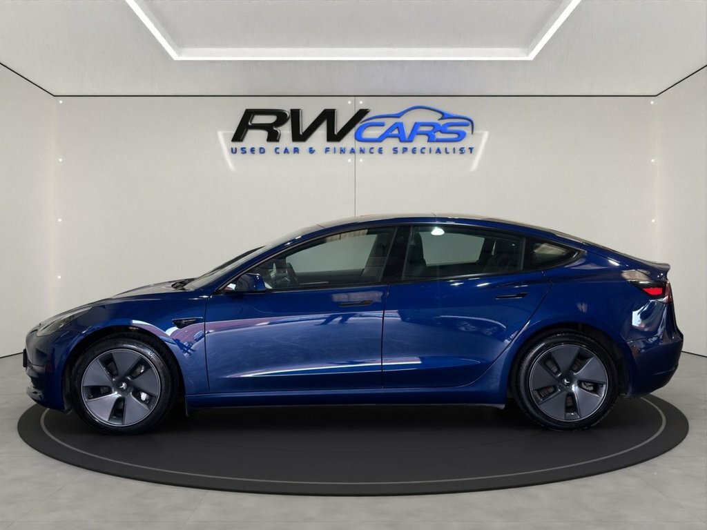 Tesla Model 3 Saloon Blue