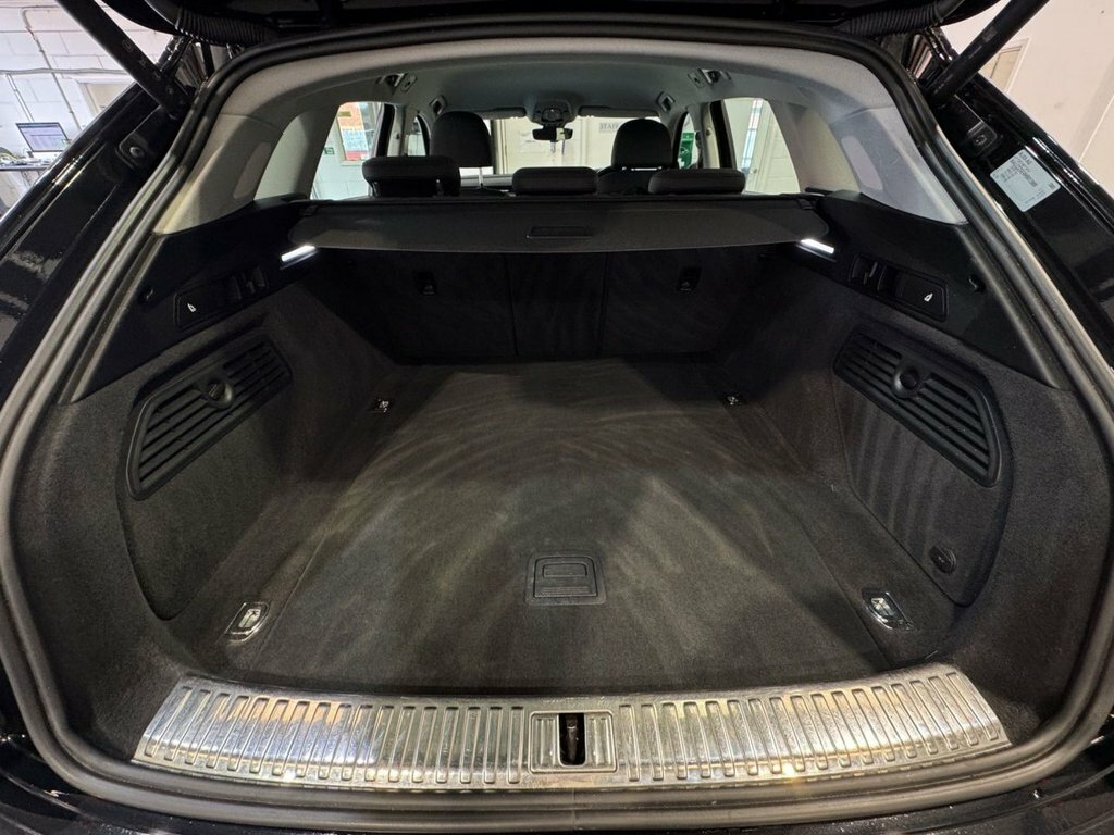 Audi E-tron 300Kw 55 Quattro 95Kwh 2020 Blue #23