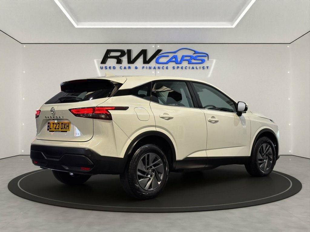 Nissan Qashqai 1.3L Acenta Premium White #4