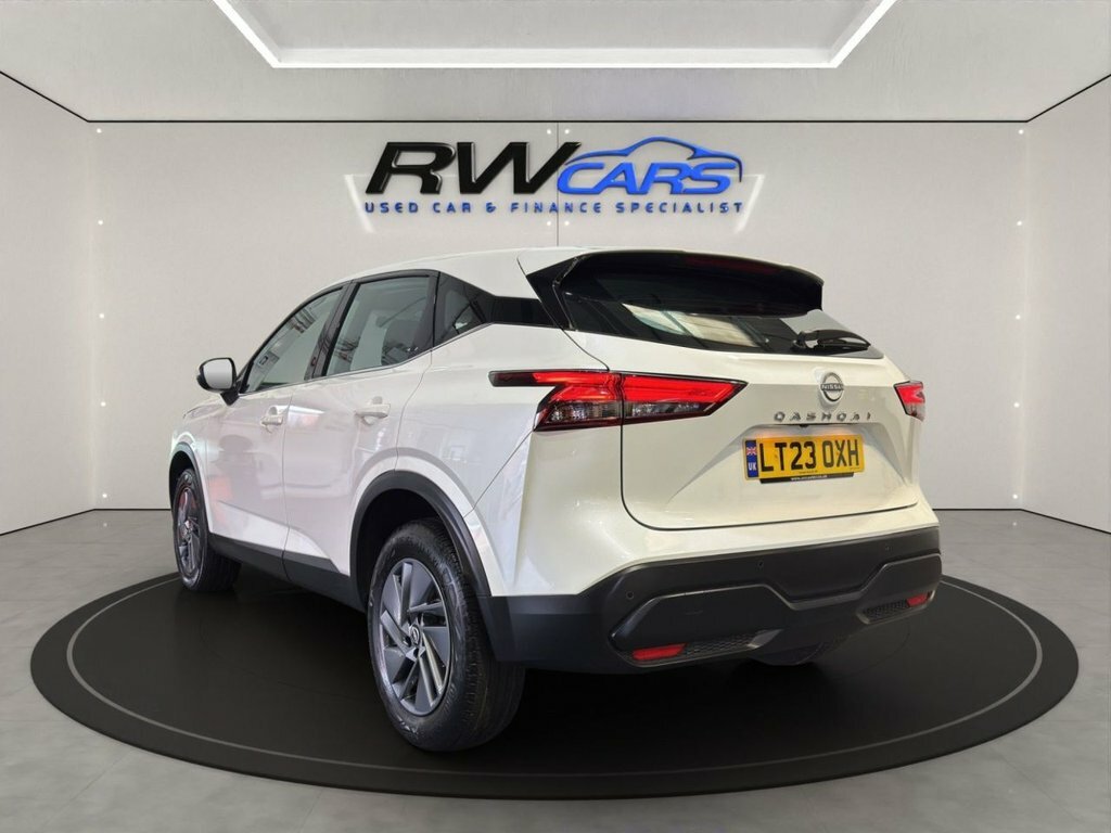 Nissan Qashqai 1.3L Acenta Premium White #2