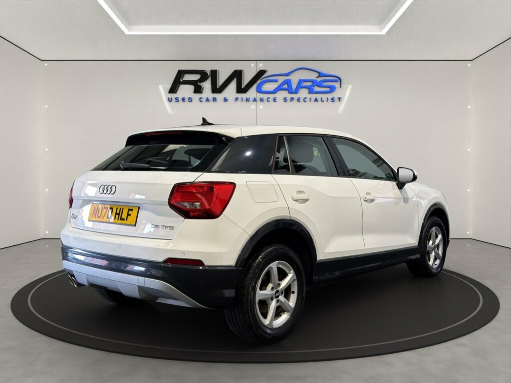 Audi Q2 1.5L Technik White #4