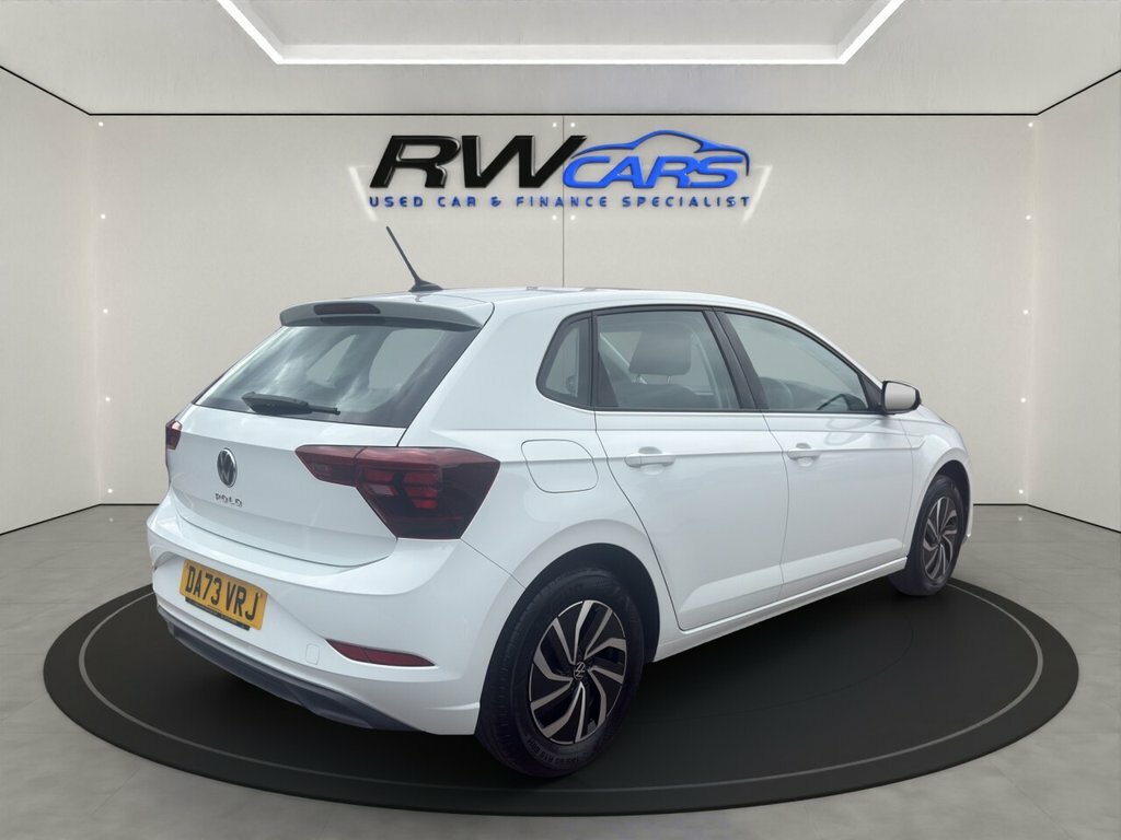 Volkswagen Polo 1L Life White #4