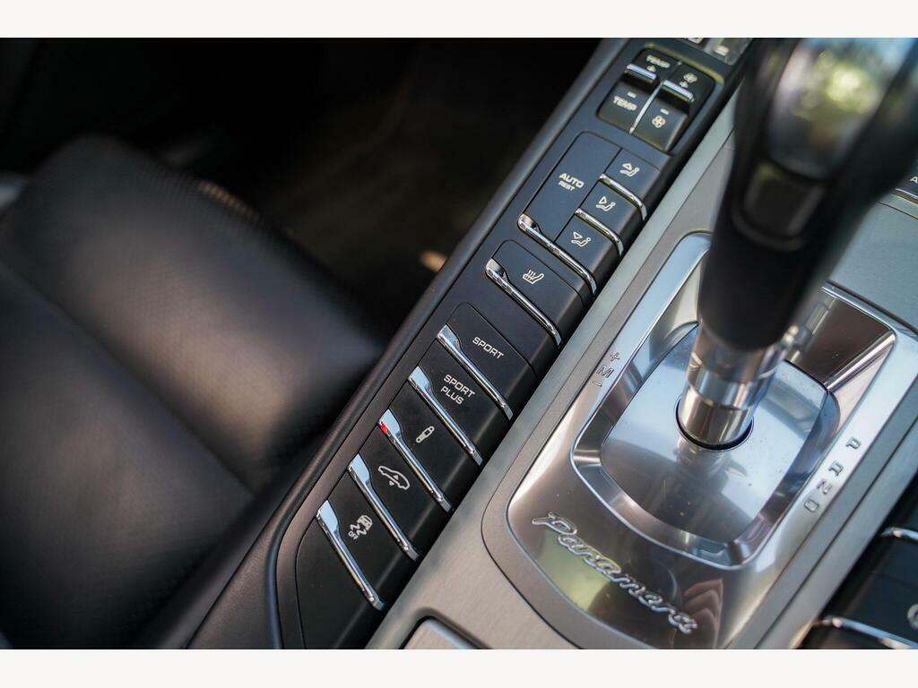 Porsche Panamera Hatchback Black #37