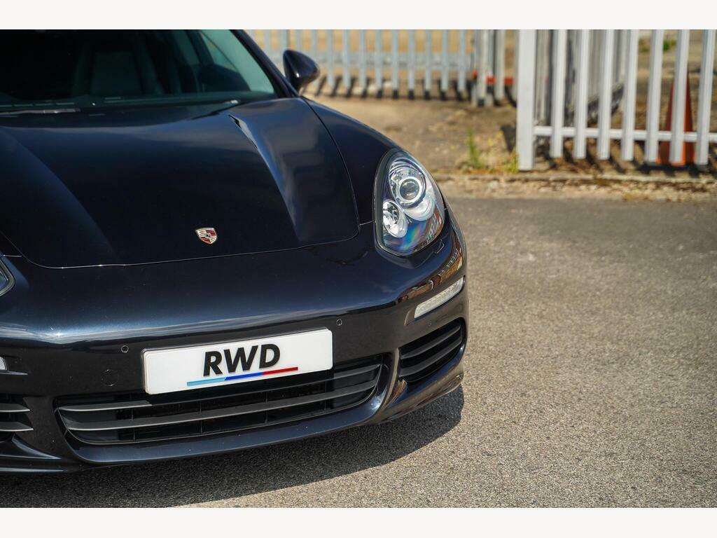 Porsche Panamera 3.0D V6 Hatchback Black #2