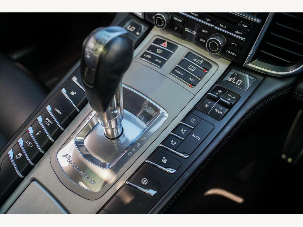 Porsche Panamera Hatchback Black #38