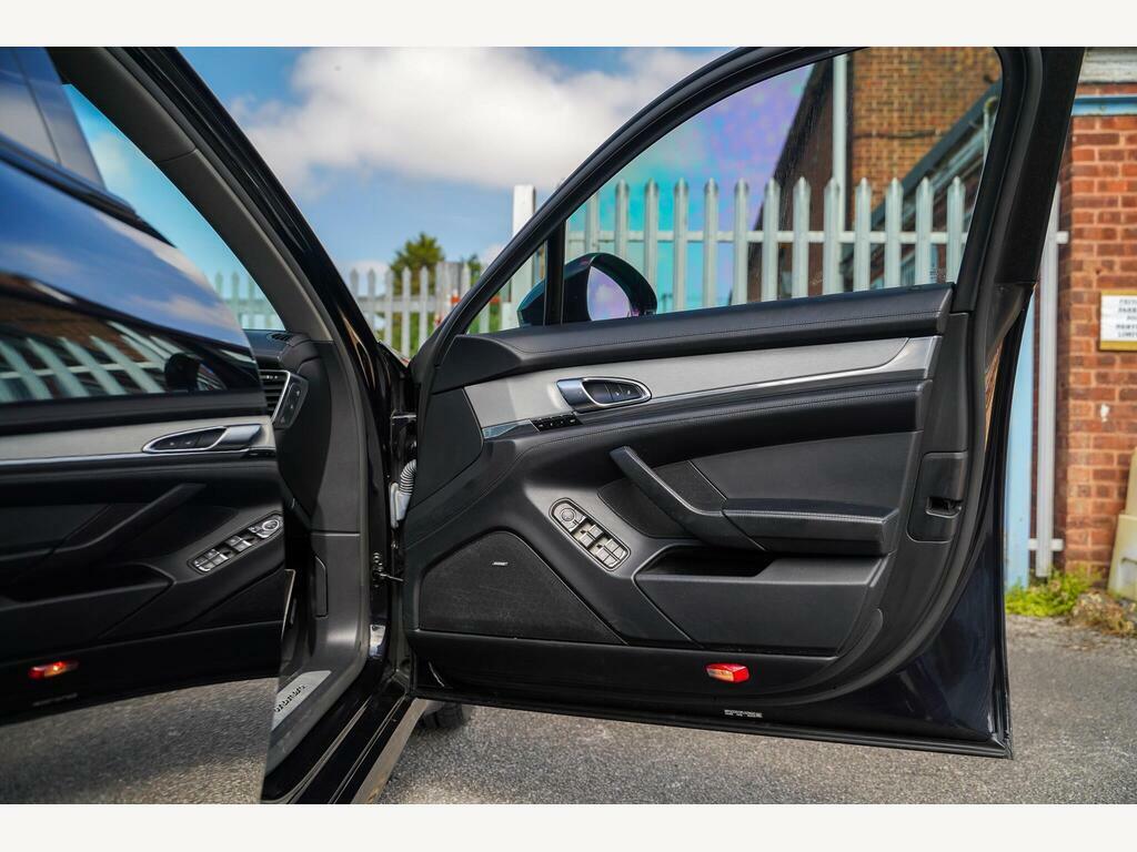 Porsche Panamera Hatchback Black #40
