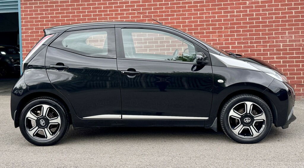 Toyota Aygo 1.0 Vvt-i X-clusiv Black #4