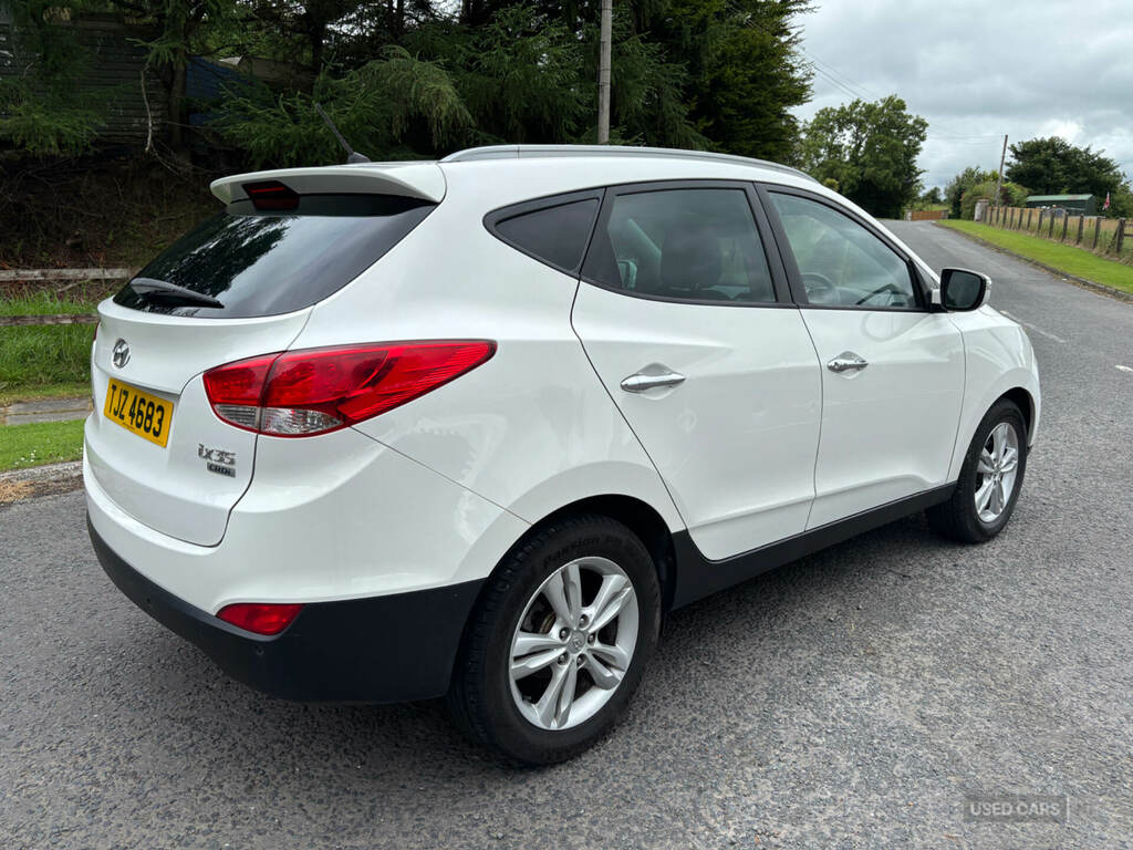 Hyundai Ix35 1.7 Crdi Premium 2Wd White #6