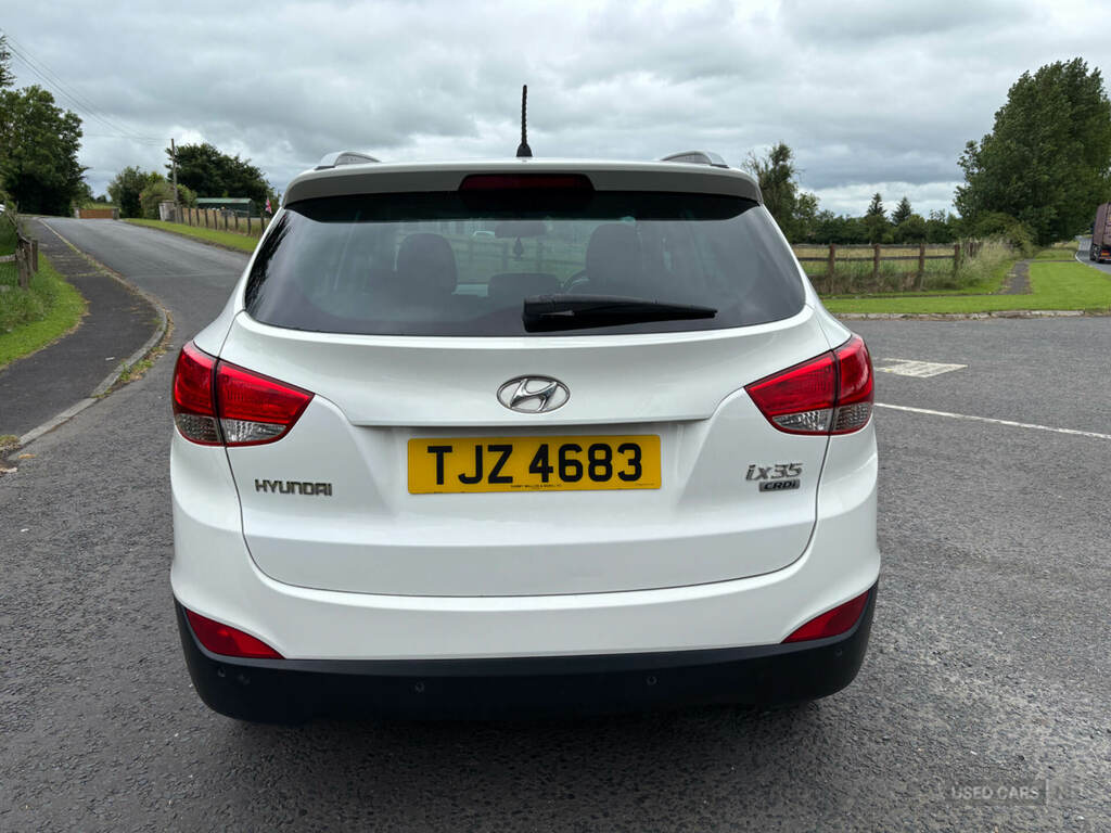 Hyundai Ix35 1.7 Crdi Premium 2Wd White #5