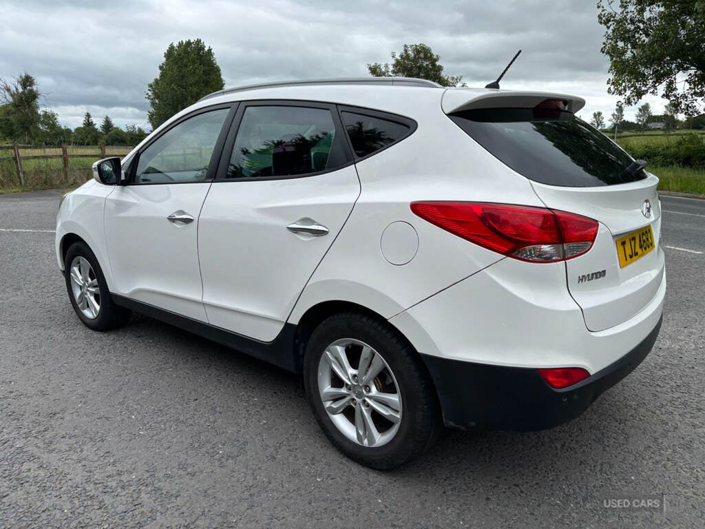 Hyundai Ix35 1.7 Crdi Premium 2Wd White #4