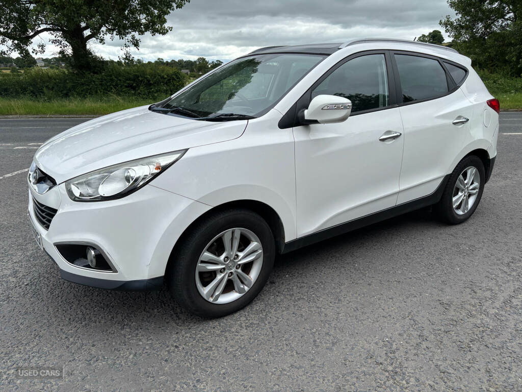 Hyundai Ix35 1.7 Crdi Premium 2Wd White #3