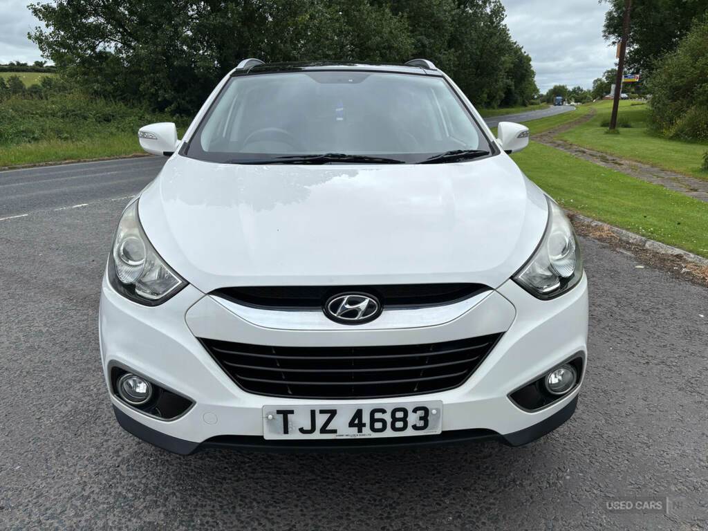 Hyundai Ix35 1.7 Crdi Premium 2Wd White #2