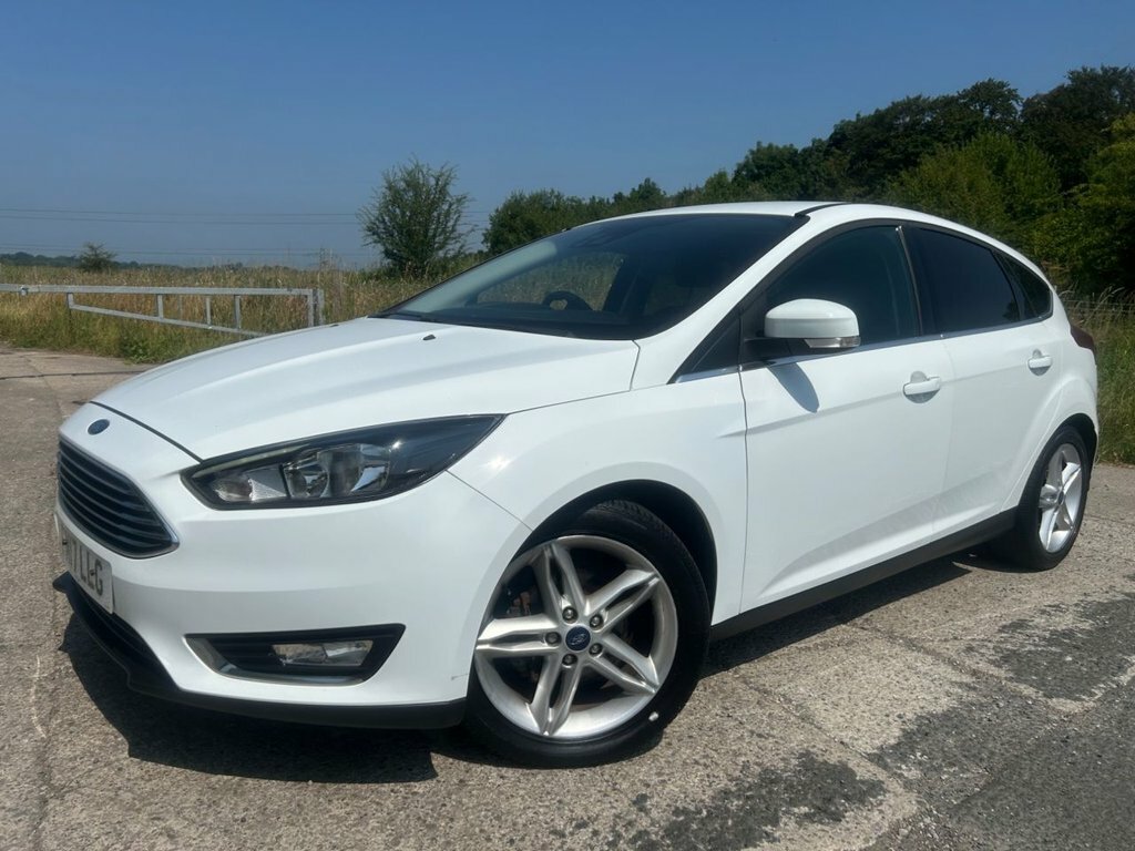 Ford Focus 1L Titanium FM17LLG White #4