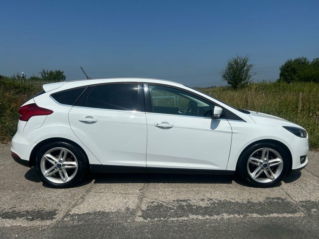 Ford Focus 1L Titanium FM17LLG White #2