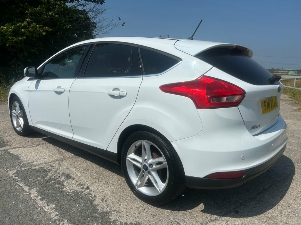 Ford Focus 1L Titanium FM17LLG White #6