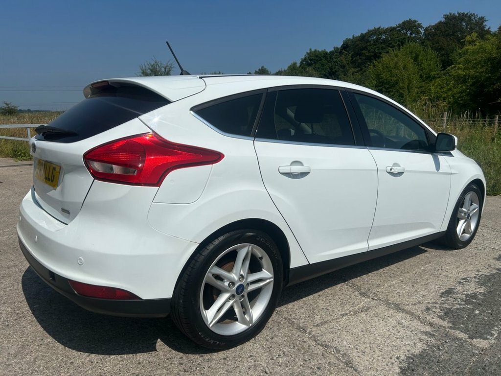 Ford Focus 1L Titanium FM17LLG White #3