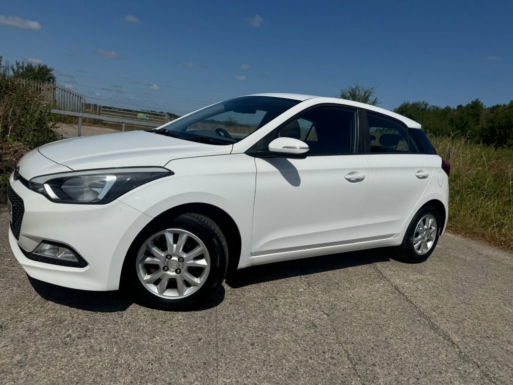 Hyundai I20 1.2L Se White #5