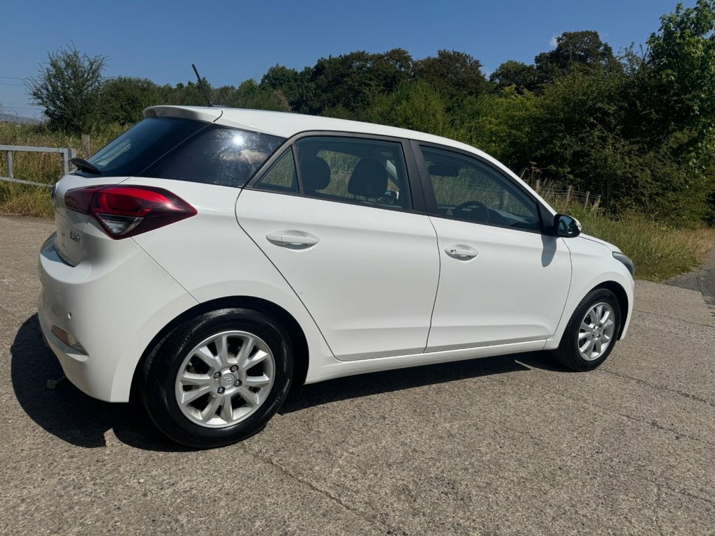 Hyundai I20 1.2L Se White #3