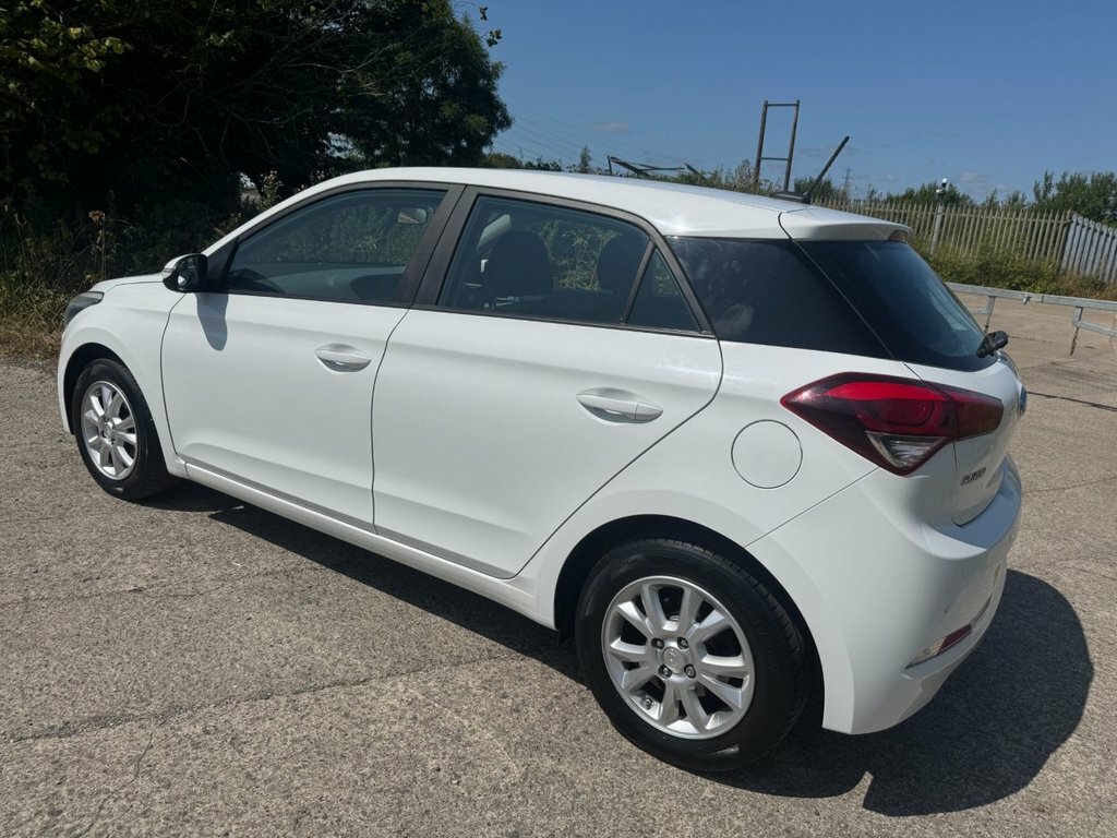 Hyundai I20 1.2L Se White #6