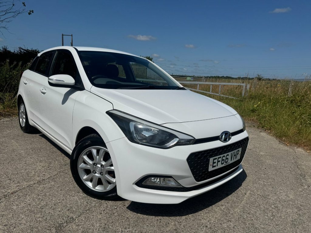 Hyundai I20 1.2L Se White #2