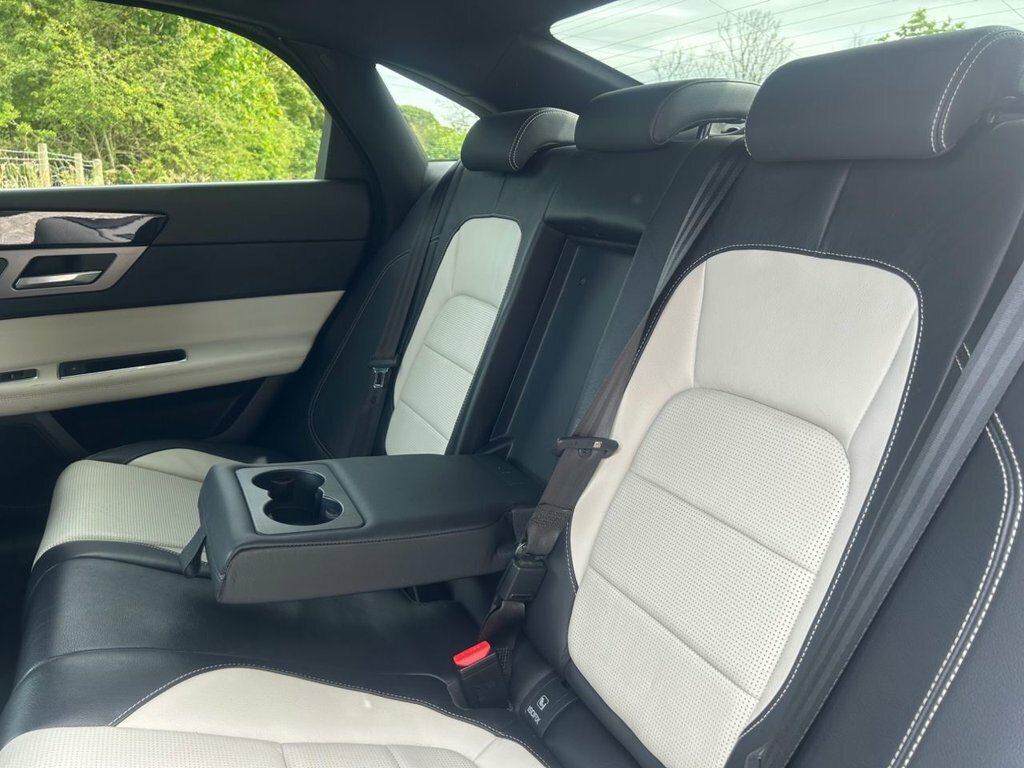 Jaguar XF R-sport White #33