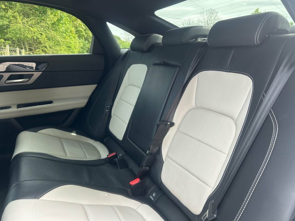 Jaguar XF R-sport White #32