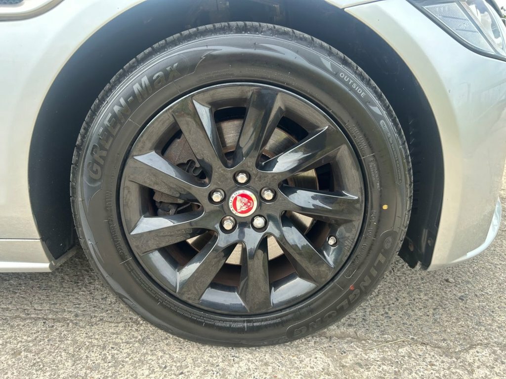 Jaguar XF R-sport White #37