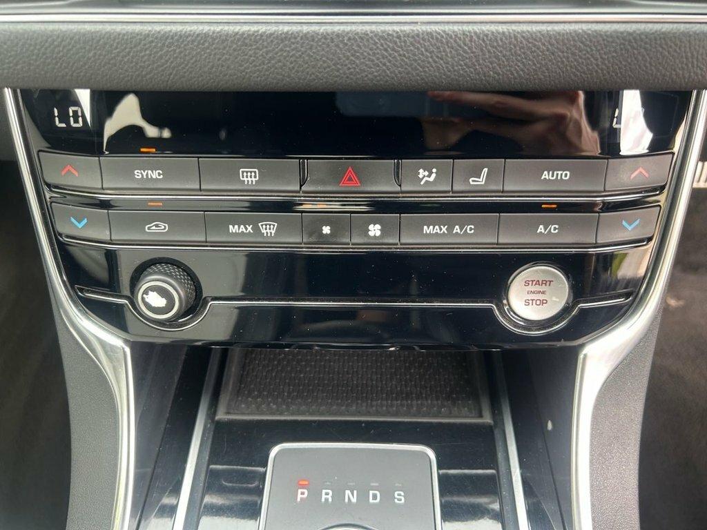 Jaguar XF R-sport White #26