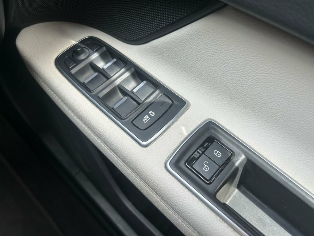 Jaguar XF R-sport White #23